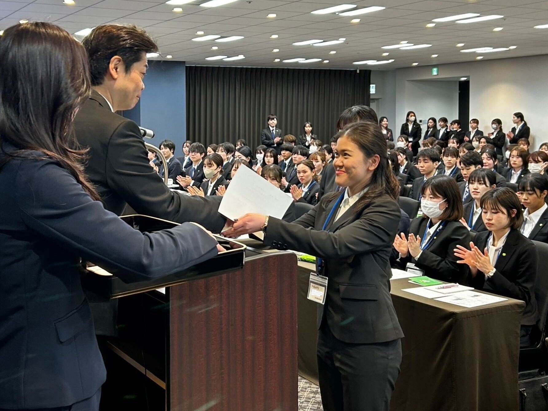 入社式 2024年度新規学卒社員の入社式が行われました | 明日へのバトンを、今。｜ KTC グループ（KTC GROUP）